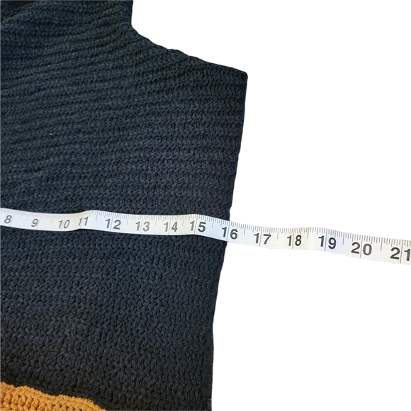 Made with Love knitted crop top.      b1 - Picture 5 of 6